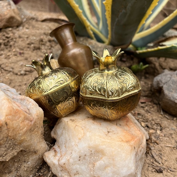 Metal 2 Turkish Pomegranates Decorative Home Mediterranean. Not the small vase. - Picture 1 of 8